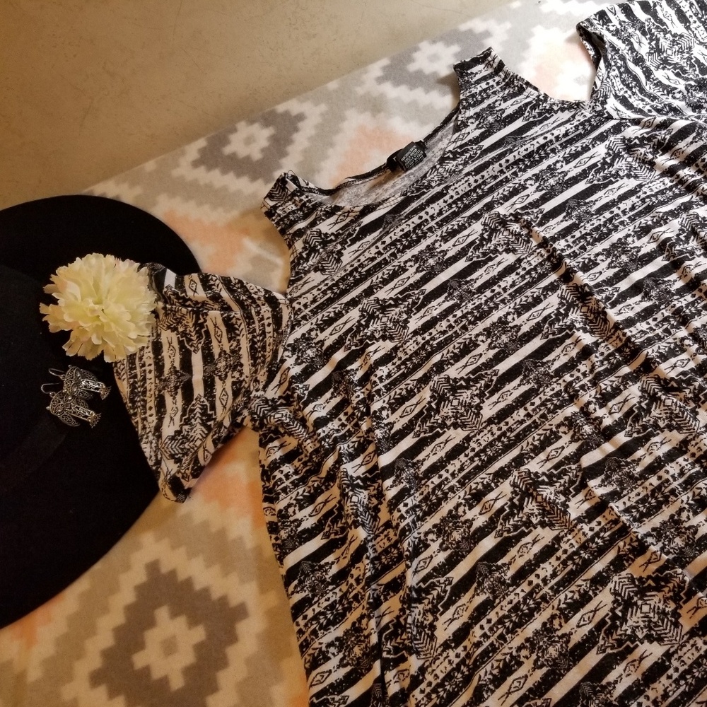 Rue 21 cold shoulder top in Black Aztec